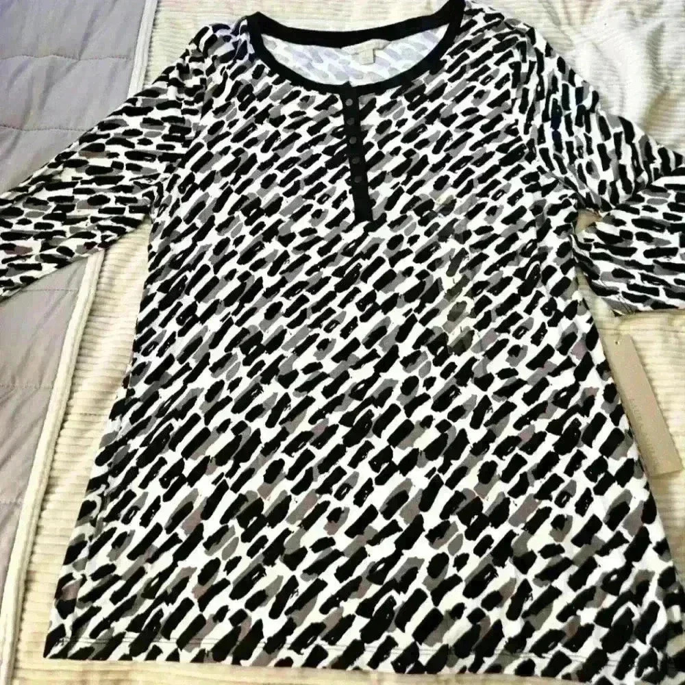 Laura Ashley shirt. NWT size L. Black, gray, & white.